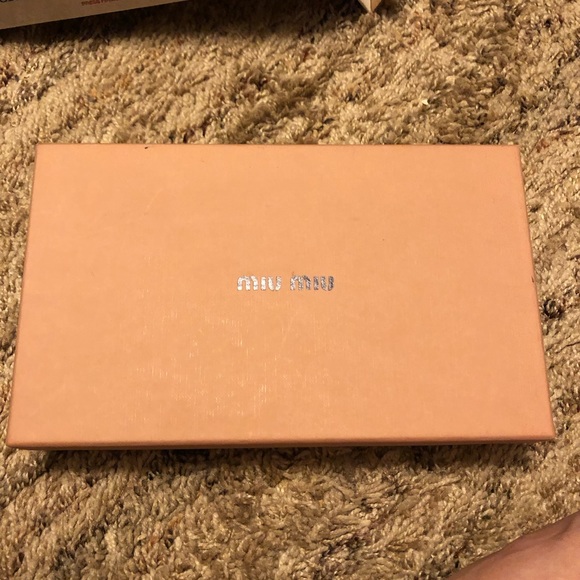 Miu Miu Dalia Patent Wallet with Box & Authentication Card - Picture 12 of 16